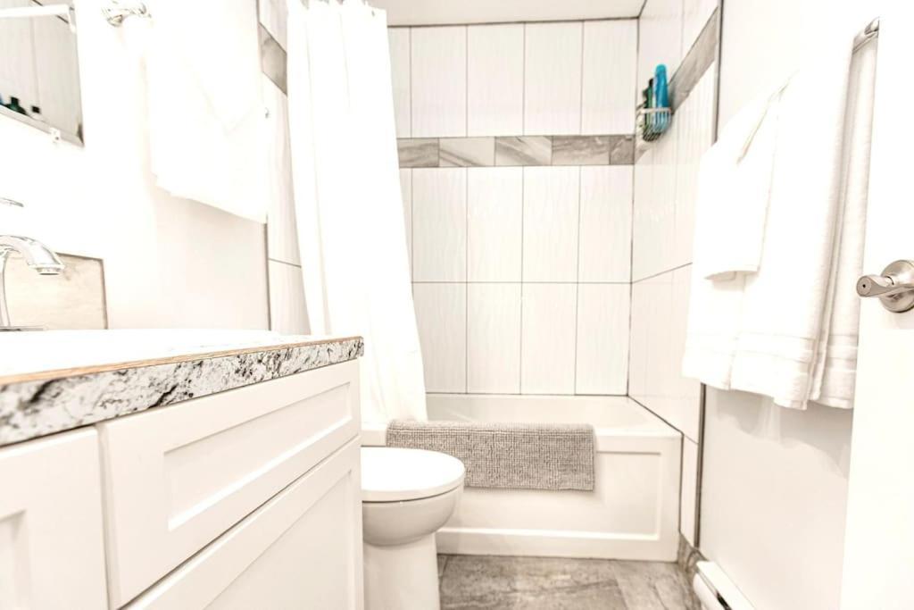 Esquimalt Lagoon Life Apartment Виктория Екстериор снимка