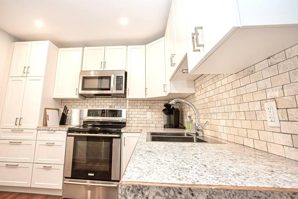 Esquimalt Lagoon Life Apartment Виктория Екстериор снимка